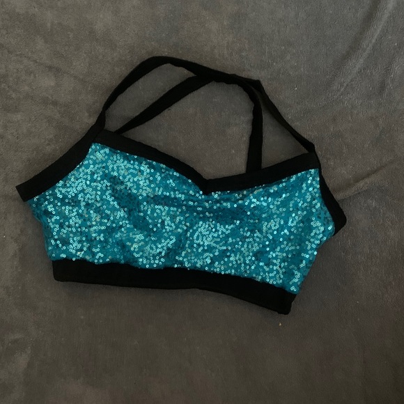 Lot of sparkly dance wear - Picture 5 of 9